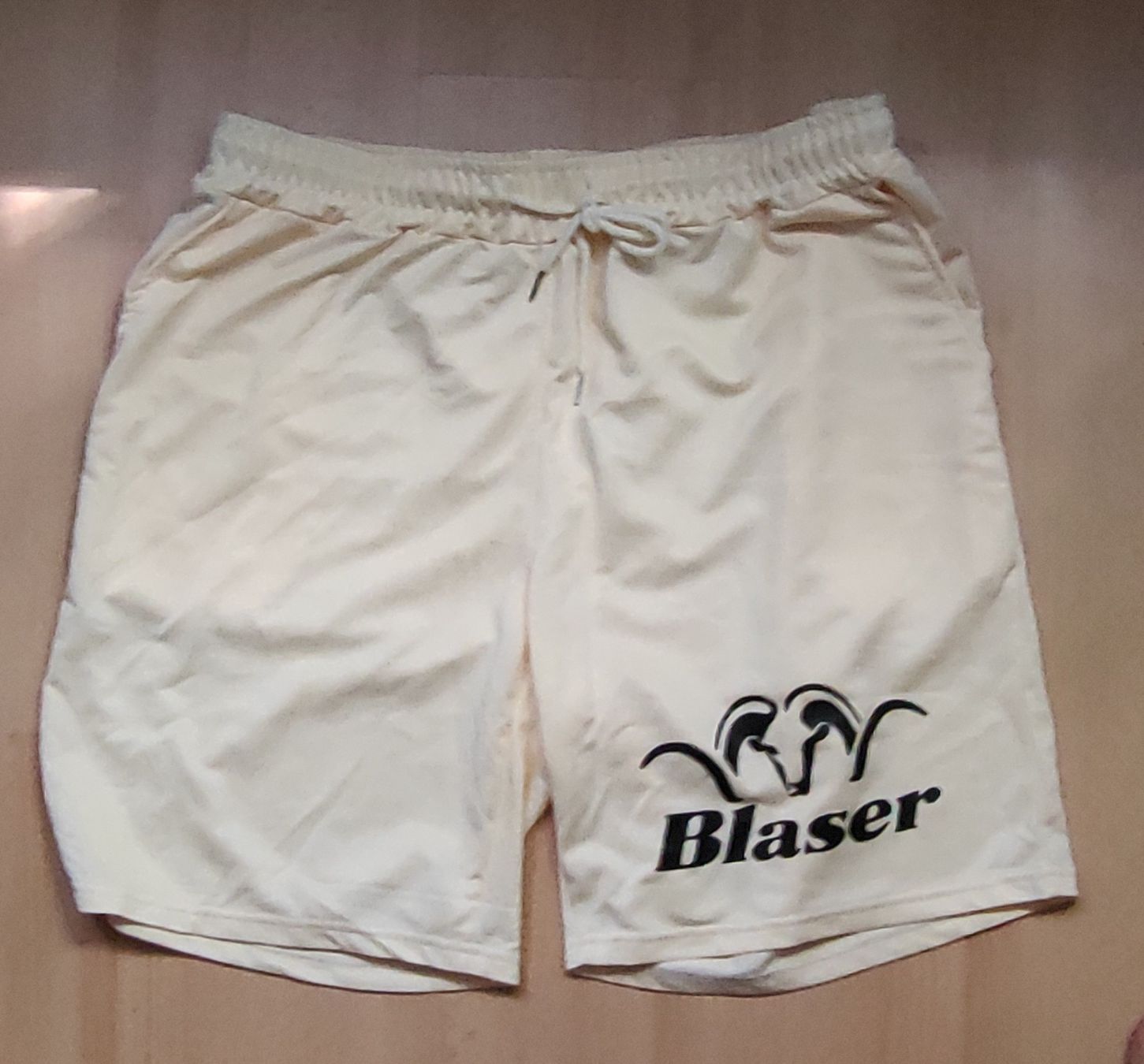 Pantaloni: Shorts – Nuovo (secondo la descrizione) da Grenchen venduto da car_qq2t