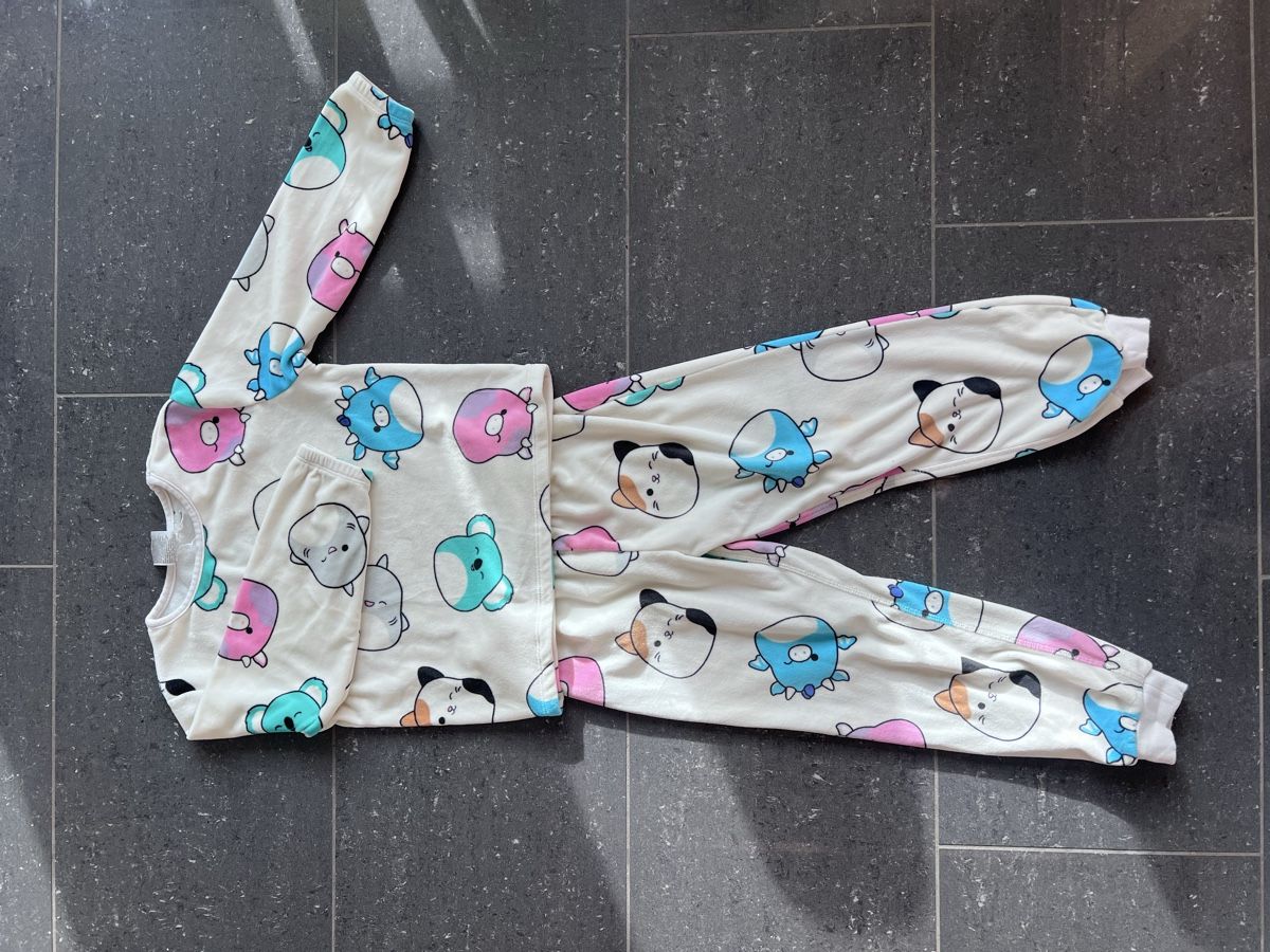 H&M Kleiderpakete & -sets: H&M x Squishmallows Zweiteiler – Gebraucht aus Wil SG von ooMariposaoo