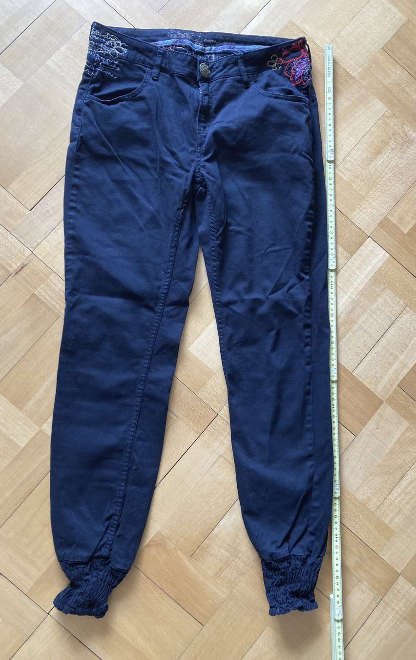 Desigual Jeans: Desigual jeans noir taille M – Usato da Lausanne venduto da Chips_1