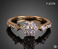 Ring goldfarben mit Zirkonia Steinen Blume 54/56 neu