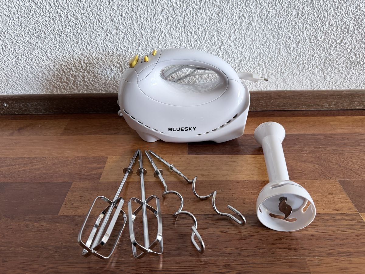Appareils de cuisine: Batteur Bluesky avec accessoires – D'occasion à Givisiez par krl_8f2w