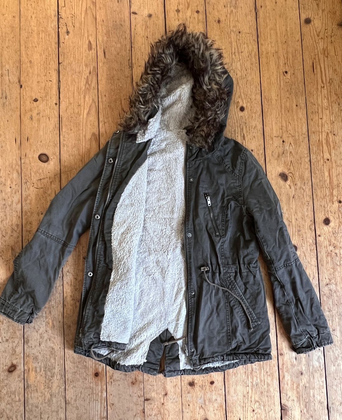 H&M Giacche: Winterjacke olivgrün – Usato da Kreuzlingen venduto da kek_1 1