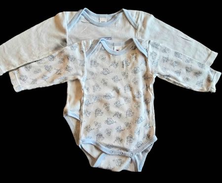 2 süsse Baby Bodys, Gr. 74, C&A