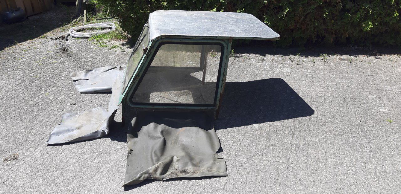 Toutes les pièces détachées: Bührer Spezial Kabine Dächli – D'occasion à Schlattingen par Weinberg1 1