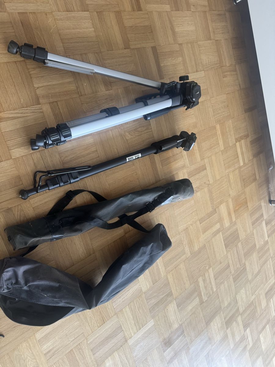 Treppiedi & Teste: 2 Stativ – Usato da Richterswil venduto da jeune82 1