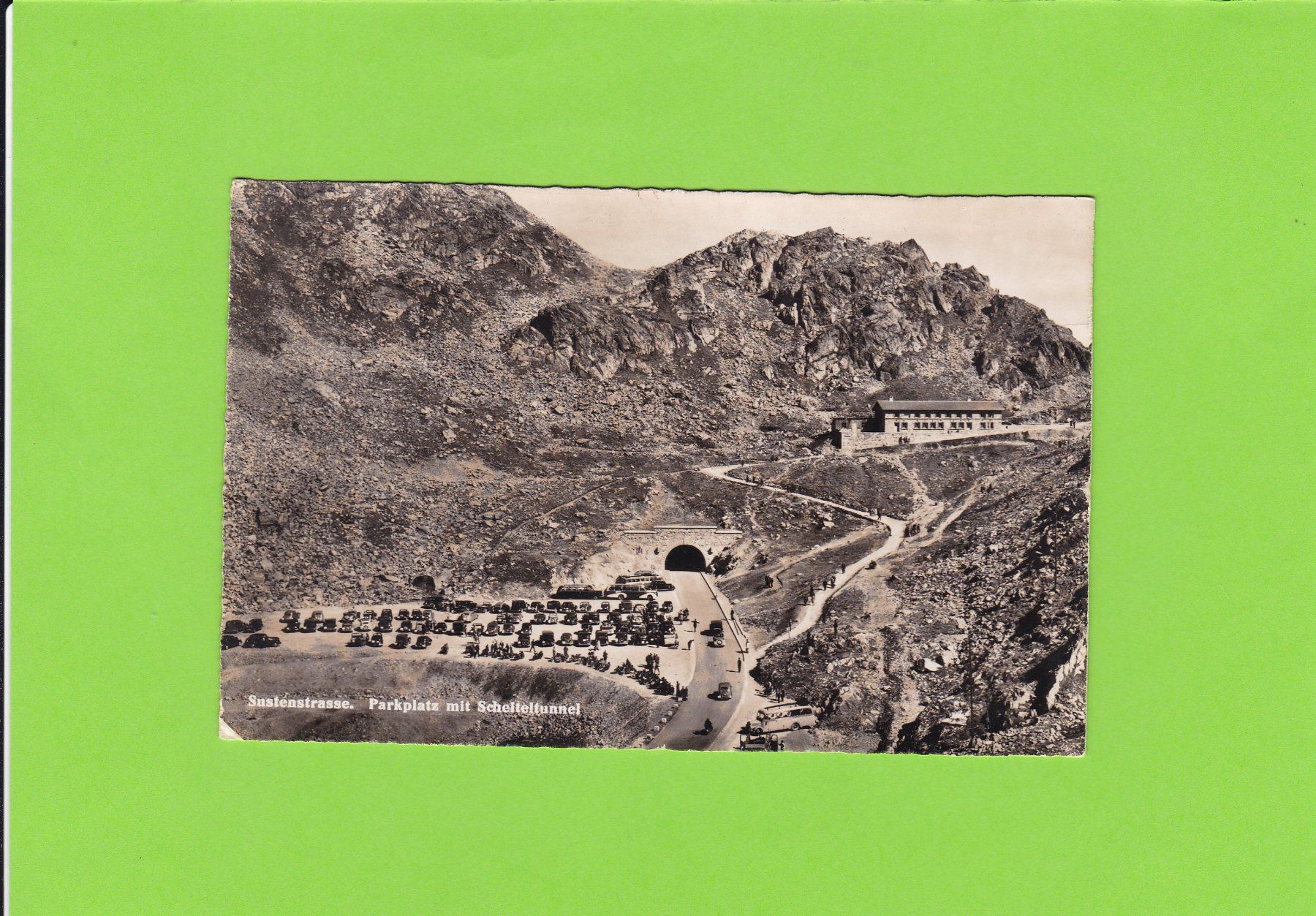 Cartoline postali: Sustenstrasse-Parkplatz-Oldtimer – Usato da St. Peterzell venduto da neckertal