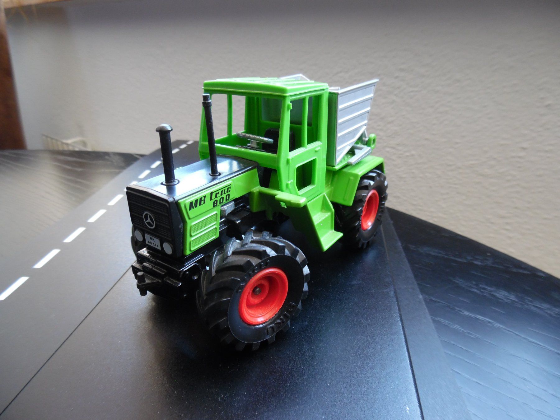 Siku Modellbausätze & Standmodelle: Siku  Traktor Modell MB trac 800 Kipper 1:32 – Gebraucht aus Steinach von suzzi11 3