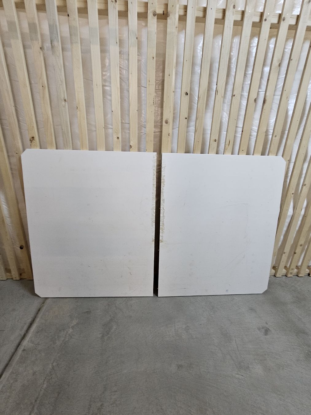 Tische: Tischplatten weiss, 2-teilig  – Gebraucht aus Lauerz von Etri