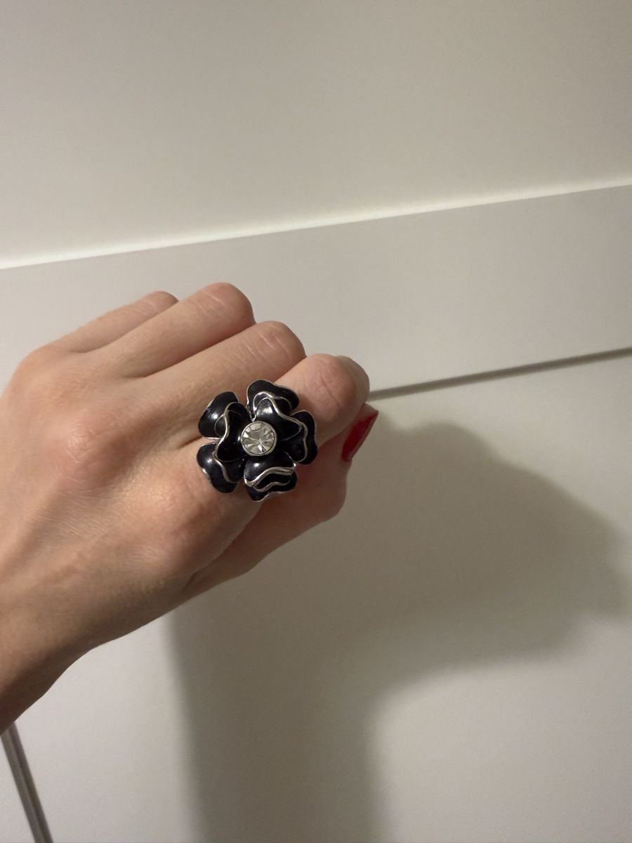 Anelli: Blumenring in Schwarz mit Glitzerstein – Usato da Zürich venduto da Rz328 3