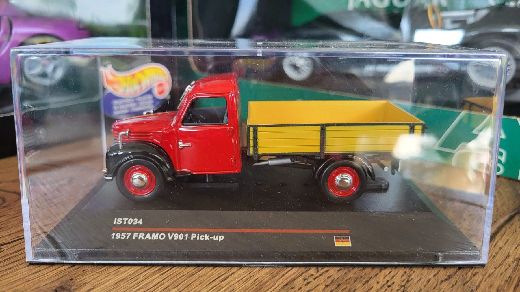 Modellini d'auto: Framo V901 Pick-Up 1:43 IST Models – Usato da Rothrist venduto da Juana5