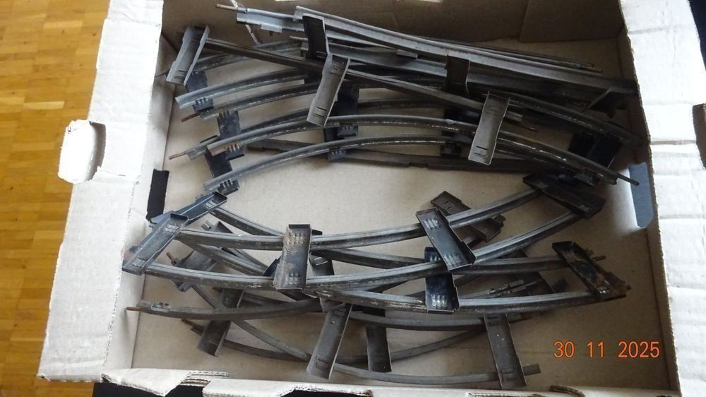 Modellini di ferrovie: CR Charles Rossignol train à clé année 30 avec accessoires – Usato da Bassecourt venduto da maxibog 5