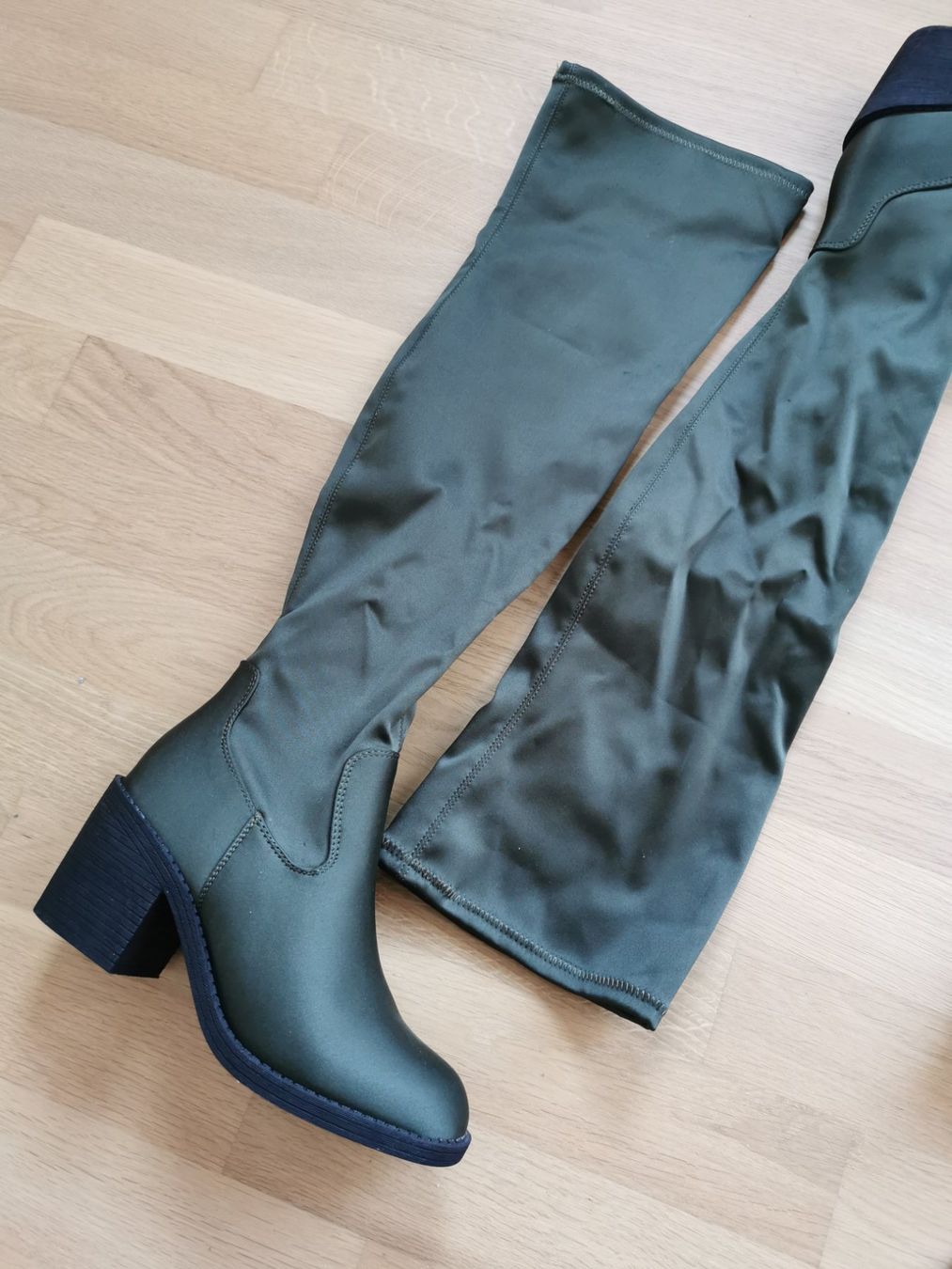 Damenschuhe: Overknees Khaki – Gebraucht aus Luzern von larissa_n 2