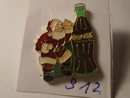 1 Coca-Cola Weihnachtsmann mit Flasche Pin (S12)