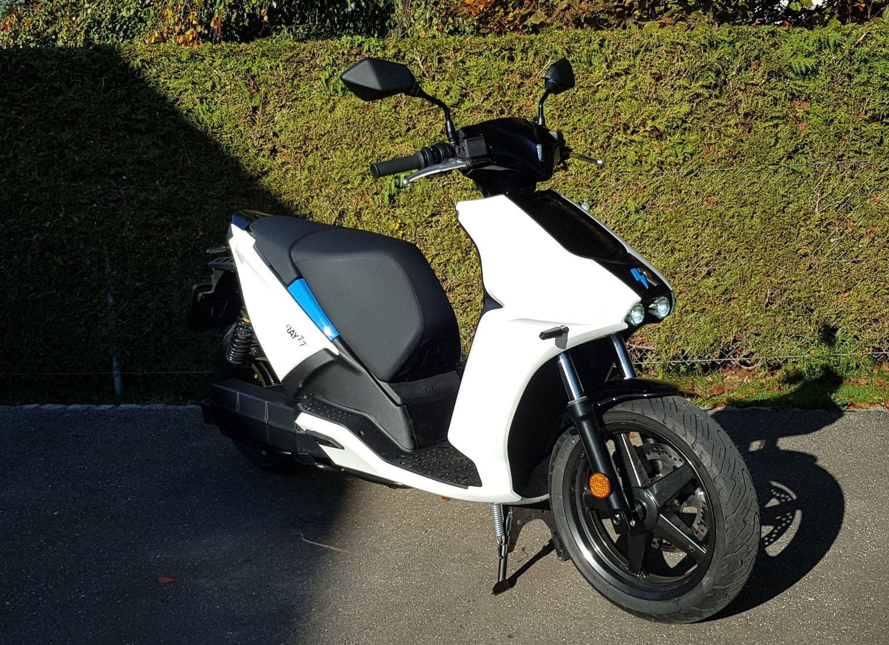 Veicoli elettrici: Elektroroller RAY 7.7 Schnäpchen! – Usato da Huttwil venduto da gropsuhu