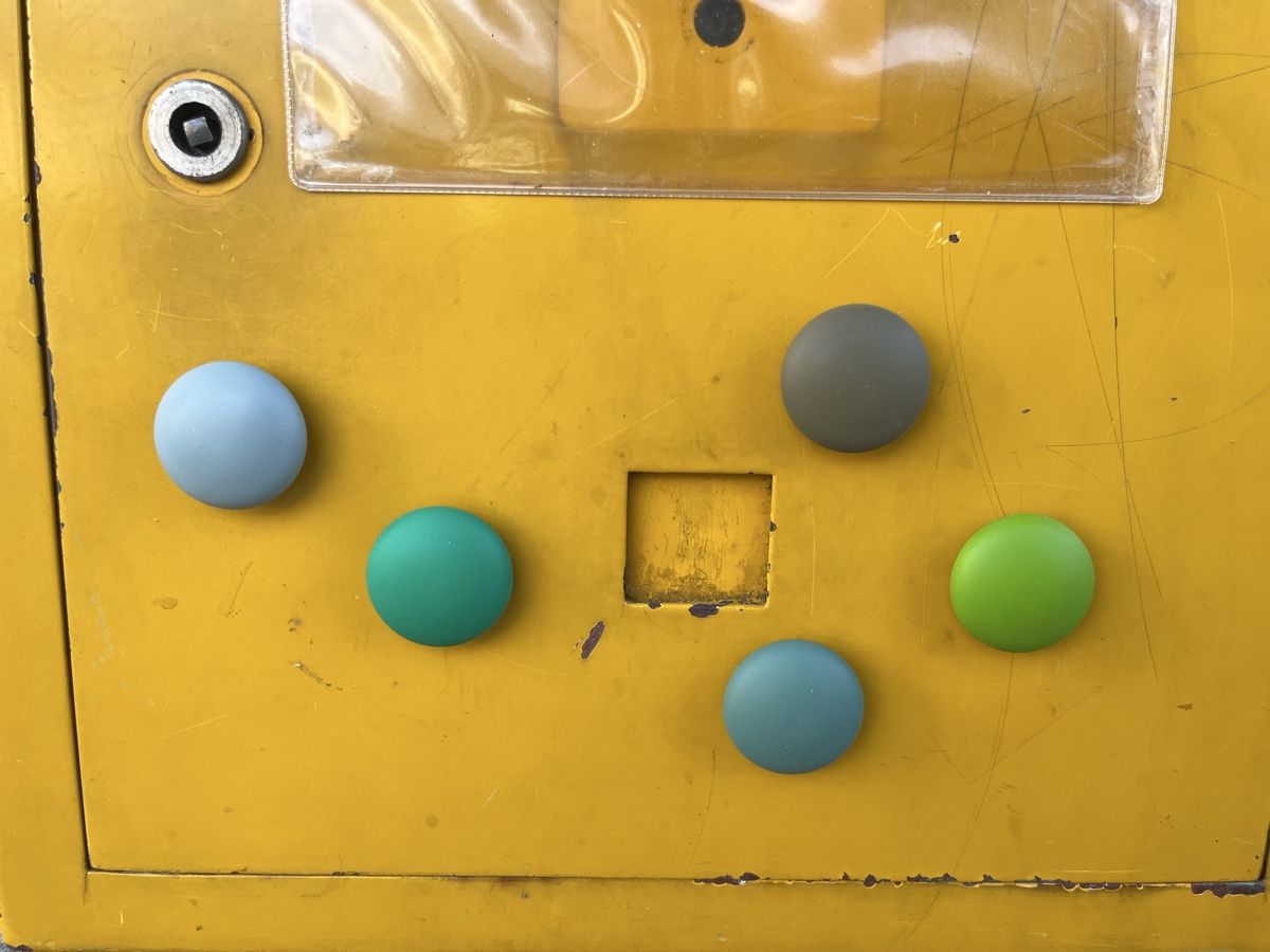 Vitra Alle Dekorationen: 3 x 5 Vitra Magnete Dots Hella Jongerius 2016 – Gebraucht aus Bern von fotolog111 3