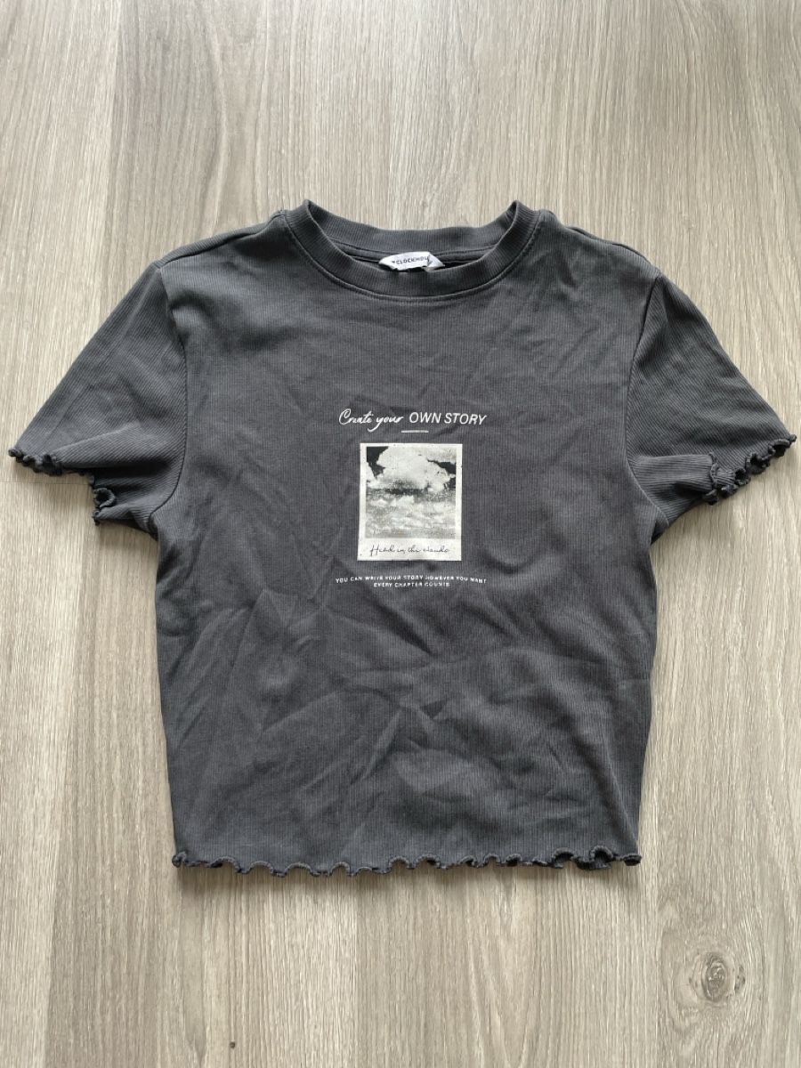 Tops: Dunkles Crop-Top mit Spruch - Grösse S - Sommer – Gebraucht aus Biel/Bienne von Bolagol9