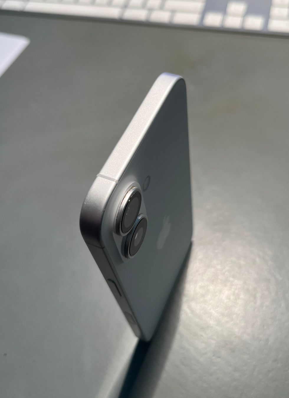 Apple Portables: iPhone 16, 128GB, weiss, defekt – D'occasion à Zürich par Mderron 3