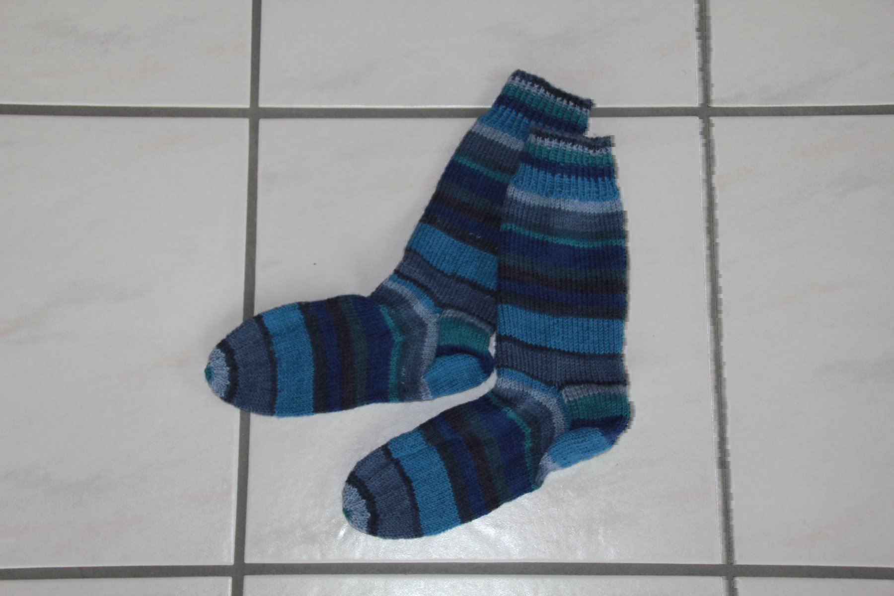 Calze: Handgestrickte Socken Grösse 34/35 – Nuovo e nell'imballaggio originale da Wallenwil venduto da Sahron