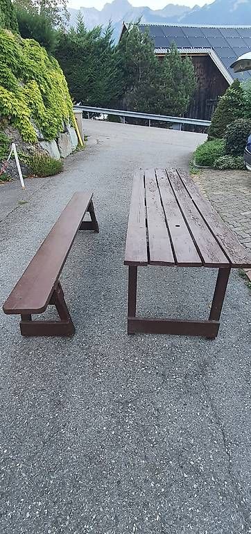 Tables: Garten Tisch mit 1 Sitzbank – D'occasion à Mastrils par Sun10