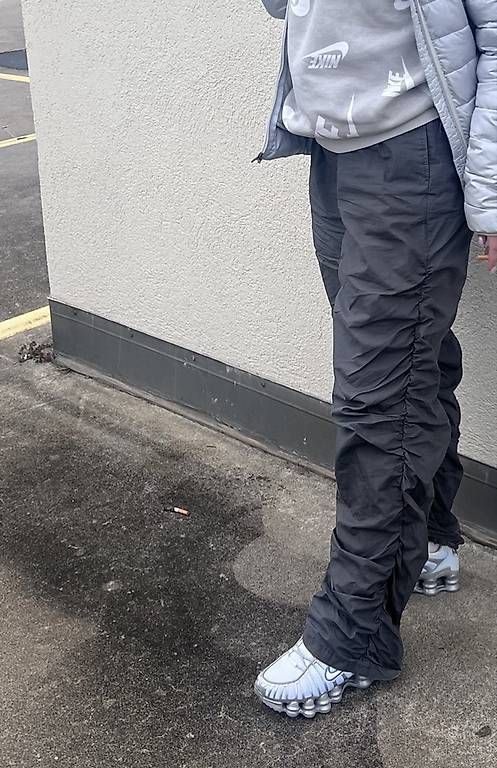 Pantaloni: H&M Drip pants grey – Usato da Bidogno venduto da sch_bby9 1