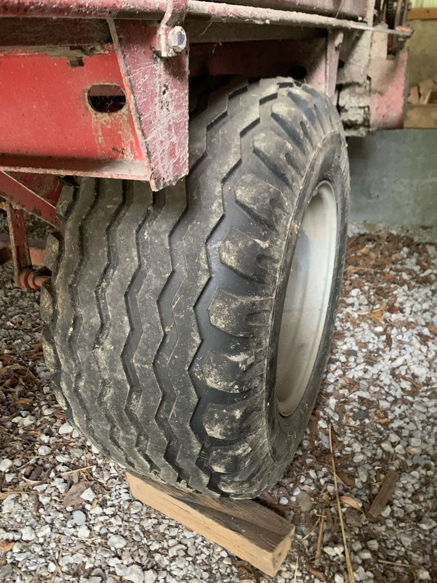 Anhänger: Dosierwagen/ Häckselwagen – Gebraucht aus Tschugg von Bauer_Adu 1