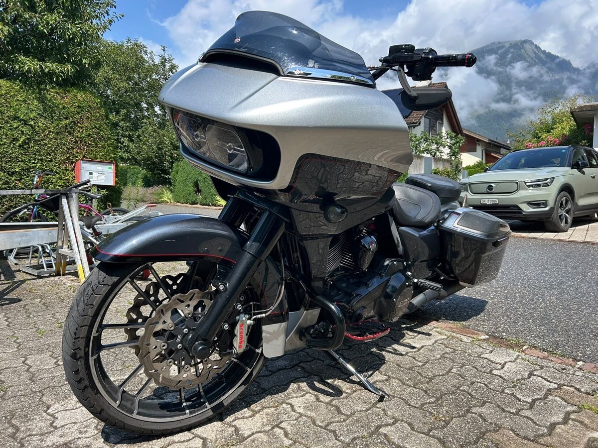 Harley-Davidson Touring: Harley Davidson Road Glide CVO – Gebraucht aus Bonaduz von JRK