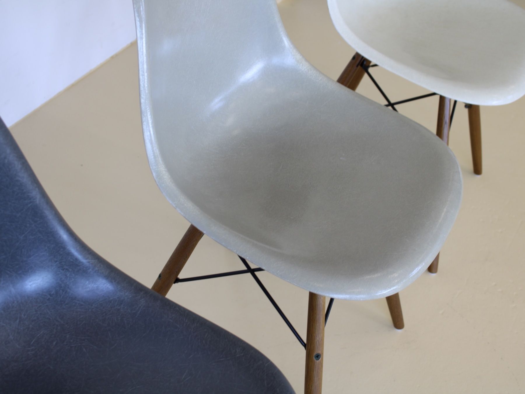 Herman Miller Sedie: Eames Fiberglas Stühle, Hermann Miller – Usato da Meinisberg venduto da atelier_TILIJA 1
