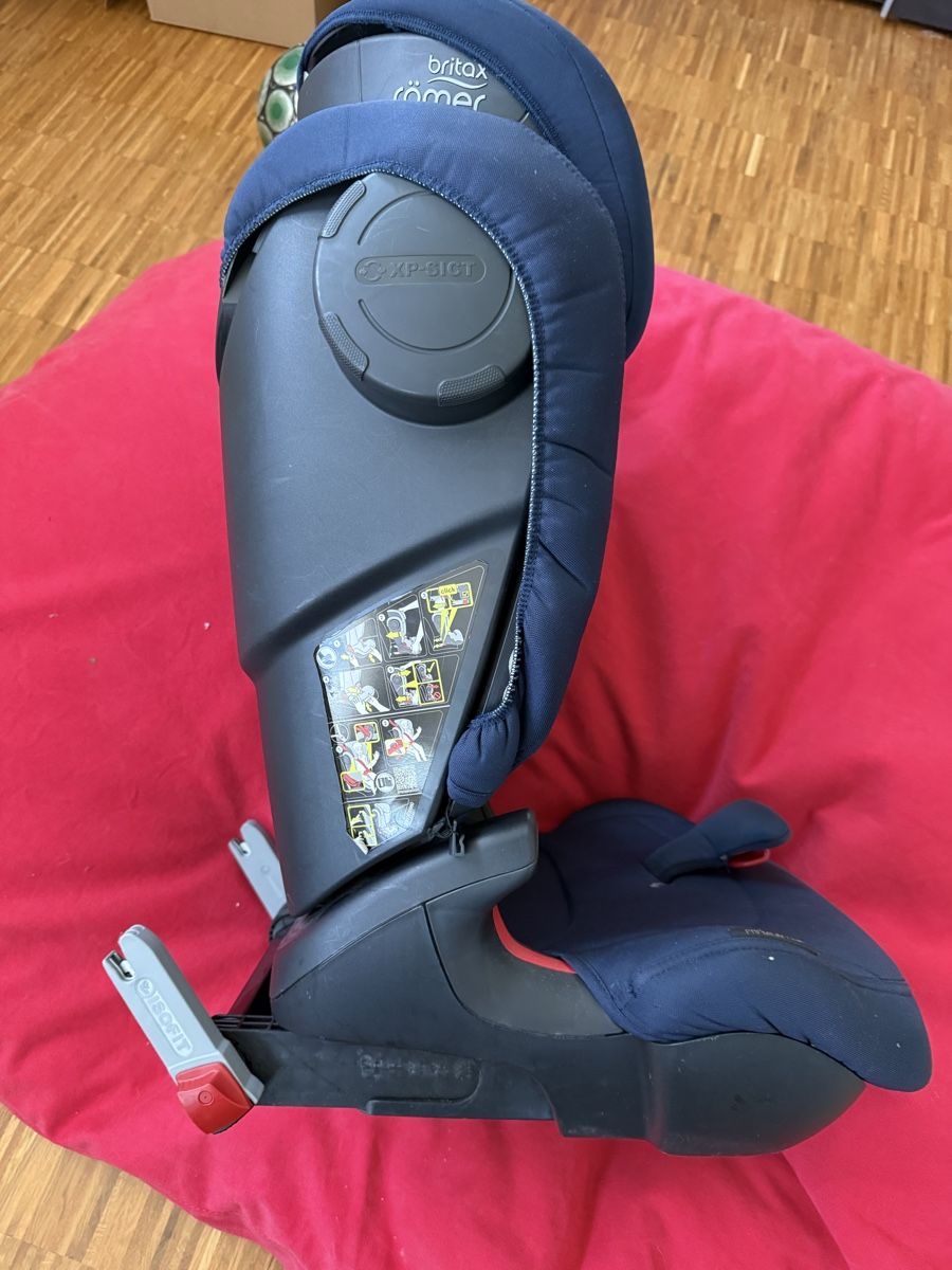 Britax Römer Seggiolini per auto: Britax Römer Kindersitz, ab 15kg, blau – Usato da Baar venduto da cwuethrich 3