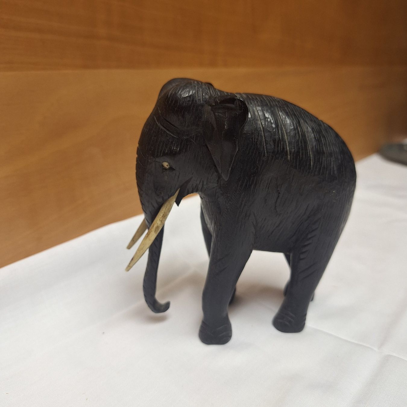 Figuren: Alte, geschnitzte Holzfigur, Elefant schwarz – Gebraucht aus Winterthur von Goldpipau 1