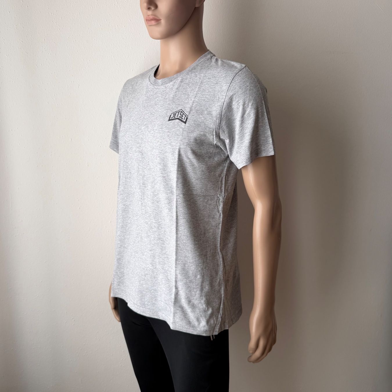 Jet Set T-shirt: hellgraues JET SET T-Shirt 🩶 – Usato da Zürich venduto da ClosetQueen 3