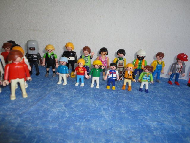 Playmobil Giocattoli: PLAYMOBIL 28 FIGUREN – Usato da Teufen AR venduto da Donschabl 3