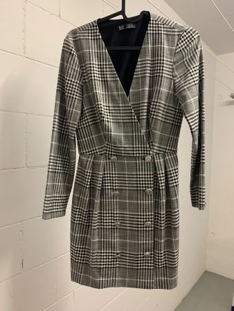 Kurzes Blazerkleid von ZARA - XS
