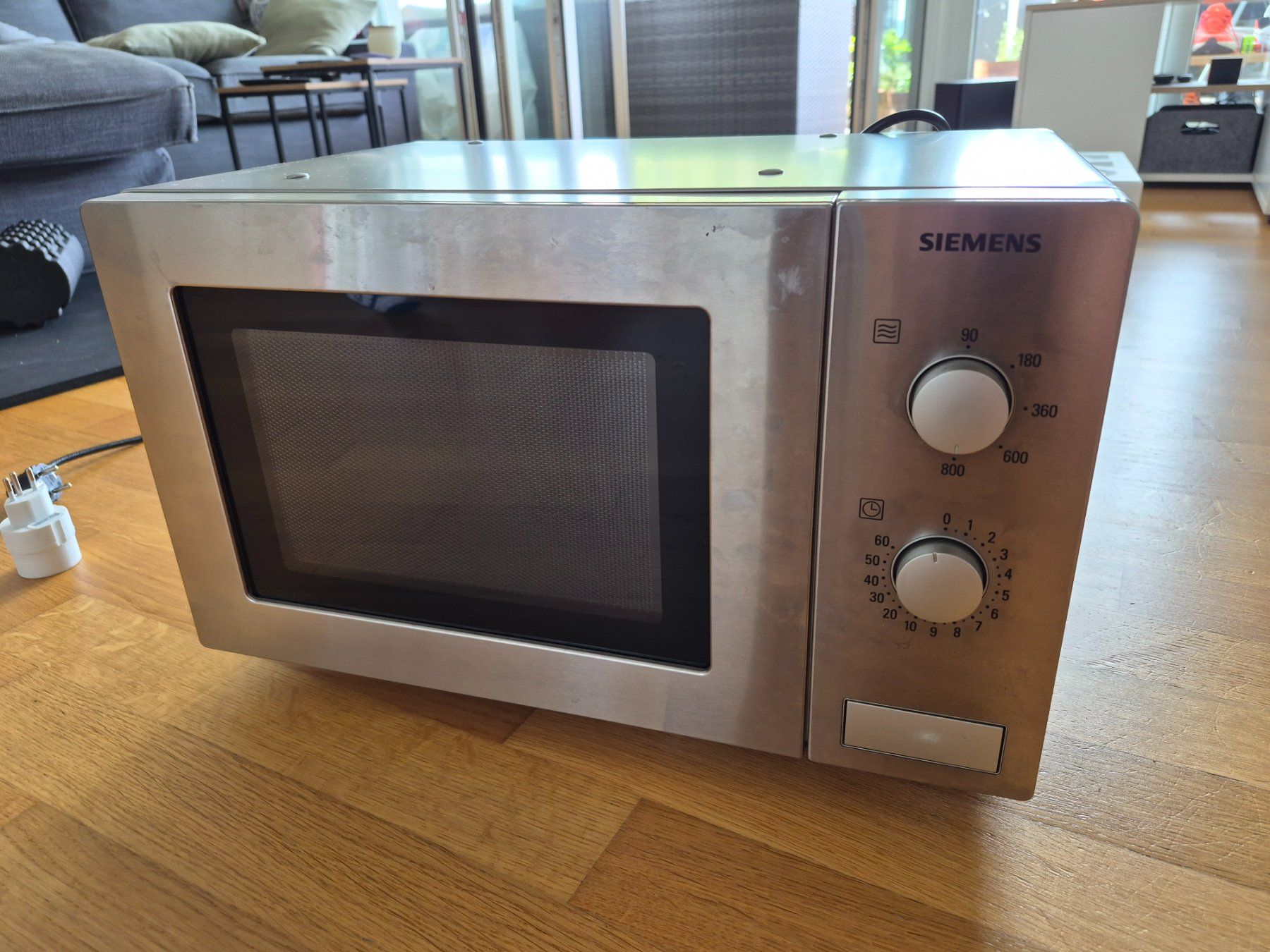 Elettrodomestici da cucina: Mikrowelle 800w – Usato da Buchs ZH venduto da t_s_7qwy
