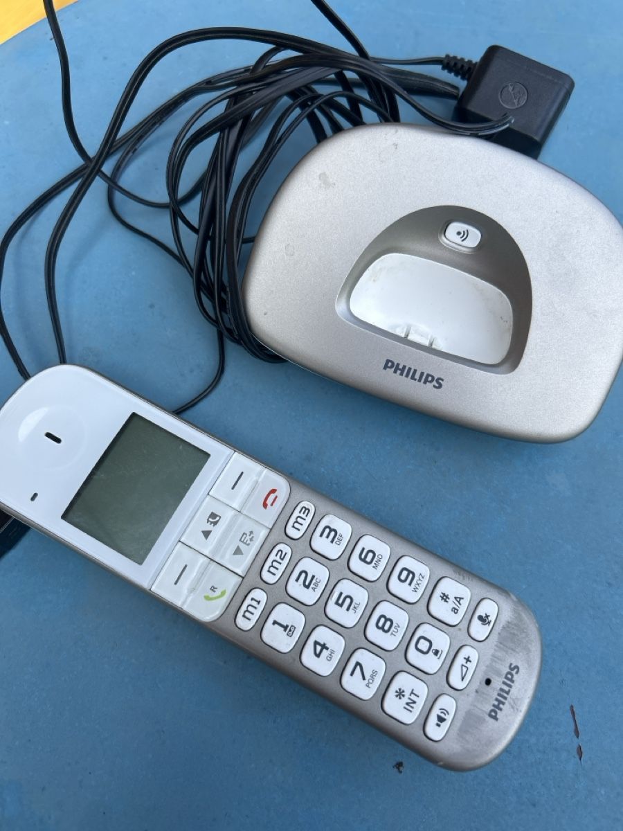 Philips Telefoni: Schnurlostelefon Philips mit Ladestation gebraucht – Usato da Gais venduto da FidelCastro2