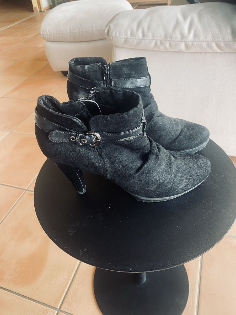 Scarpe da donna: Boots noirs daim 39 Versand möglich/ Envoi possible – Usato da Belmont-sur-Lausanne venduto da chu_vxf5