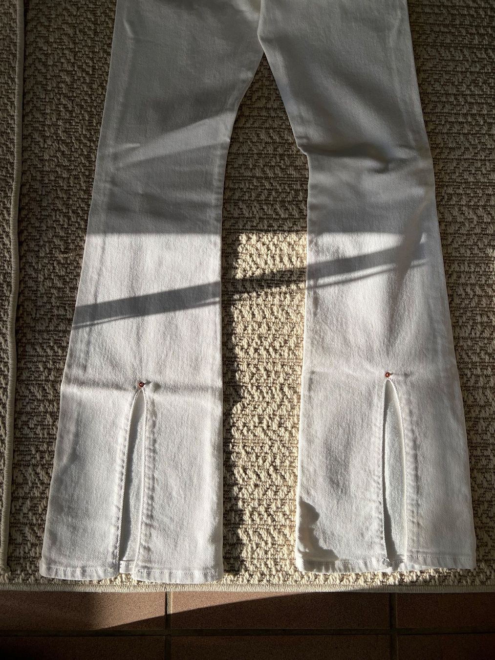 Zara Jeans: Zara Flare White Jeans 38 – Nuovo (secondo la descrizione) da Ebmatingen venduto da Charliz 5