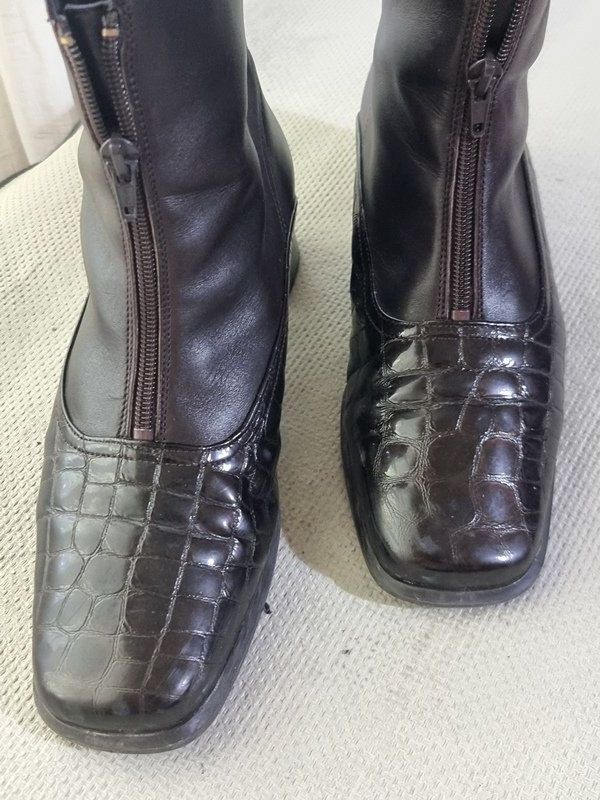 Scarpe da donna: STIEFELETTE Kombination LEDER / LACKLEDER dunkelbraun – Usato da Basel venduto da Mamaree 1