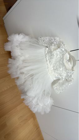 Festliches, weisses Kleid mit Tüll (6M)