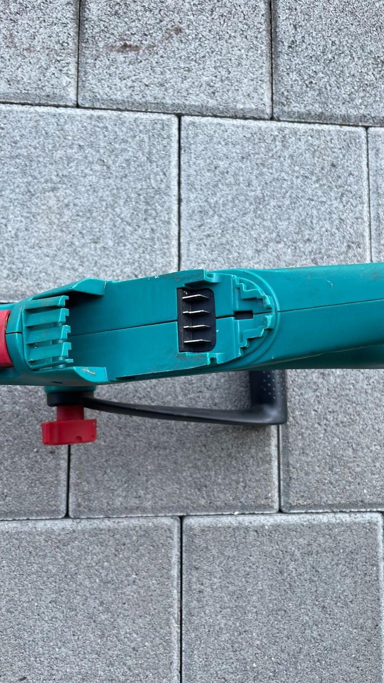 Bosch Tagliaerba: BOSCH Rasentrimmer with 3 new blade – Usato da Murg venduto da may_d9bw 4