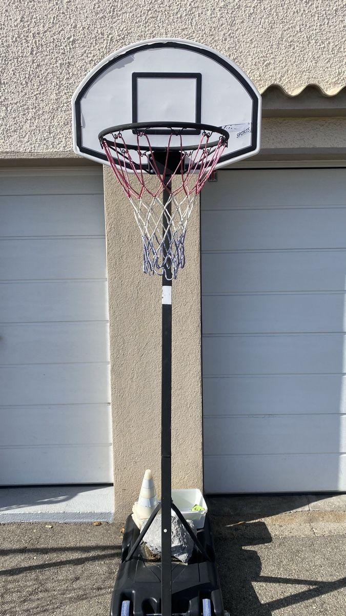 Basketballkörbe: Basketballkorb – Gebraucht aus Wauwil von Shine24