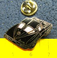 CHEVROLET CORVETTE STINGRAY C2 V8 AUTO PIN ENAMEL SCHWRZ-SIL
