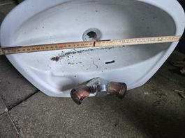 Waschbecken Keramik mit Armatur!