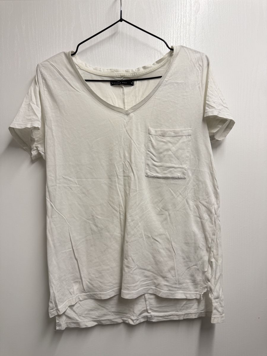 T-shirt: House Basic White T-Shirt, M, V-Neck, Summer Essential – Usato da Interlaken venduto da pat_b8yn