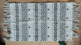 Wohnzimmer-Teppich - neuwertig (gemäss Fotos) 80x50cm