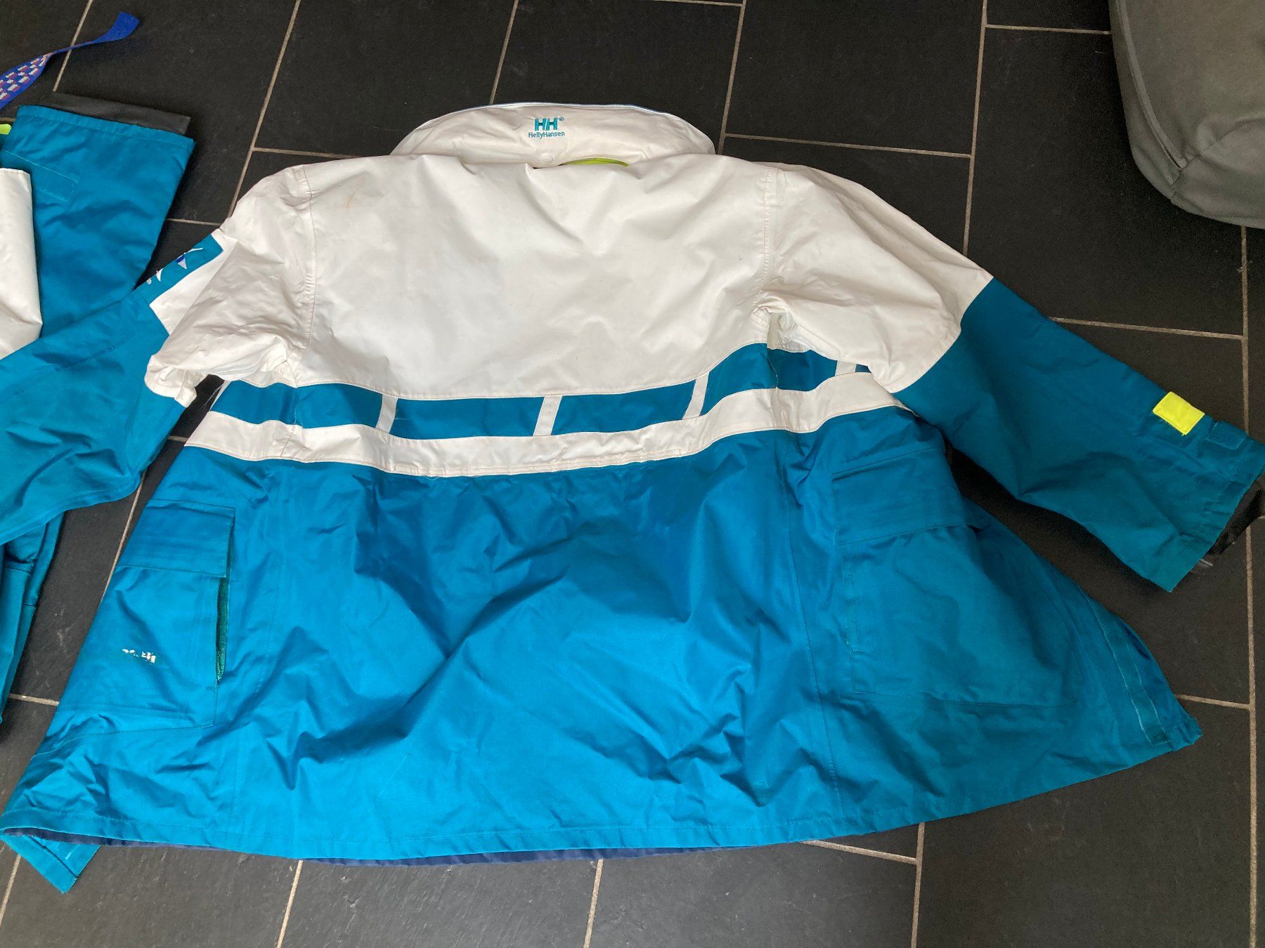Costumes: Allwetteranzug Segelboot Helly Hansen – D'occasion à Neftenbach par Janusch01 1