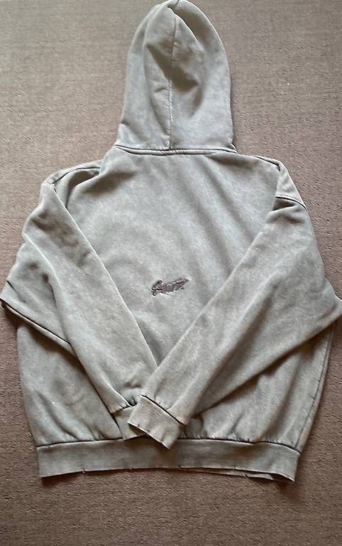 Pulls & Sweat-shirts: Hoodie – D'occasion à Zweisimmen par Mikat 1