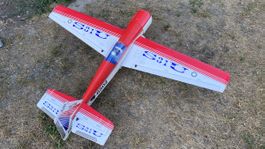 Sehr schöner Motorflieger SU-31 Holz 1.5m