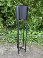 Metallständer mit Blumentopf/ Cachepot