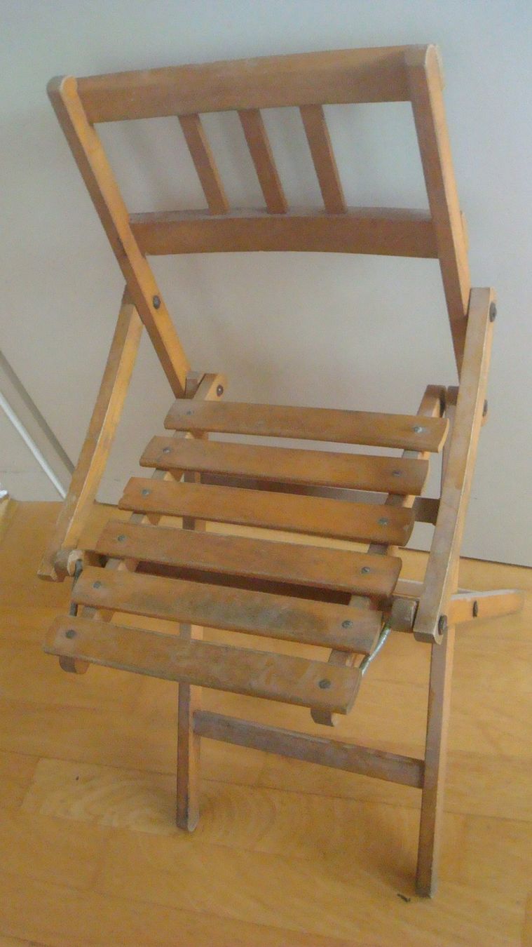 Chaises: Alter Kinder Holz Klappstuhl – D'occasion à Münchenstein par Pesci6