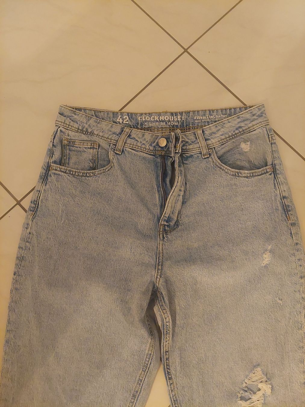 C&A Jeans: Jeans Hose Grösse 42 High rise Mom – Usato da Sissach venduto da zwwerg 1